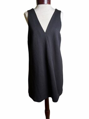 BCBGeneration Black Textured Sleeveless Back Zipper Dress Size 4
